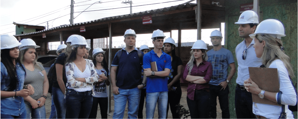 Alunos da Unit visitam obra do Luzia Residence